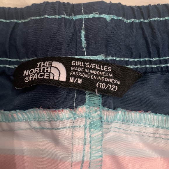 North face shorts - Picture 7 of 10
